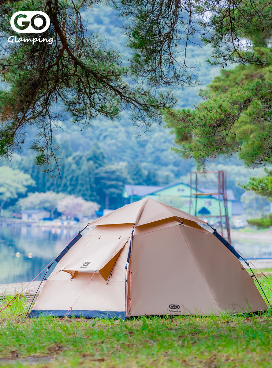 自動テントを備えた3〜4人の人々がゴールサンプします – GOGlamping